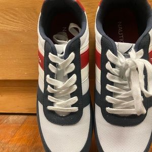 Nautica men’s logo side stripe sneaker